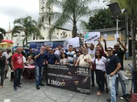 Bancários da Baixada Fluminense fazem ato contra a Reforma da Previdência e cortes na educação