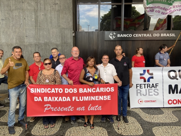 Sindicato dos Bancários da Baixada Fluminense participa de protesto contra os juros altos do Banco Central