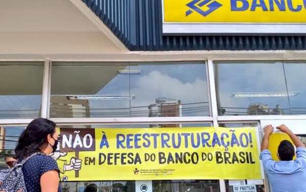 Bancários engrossam protestos pela vacina, auxílio e contra privatizações