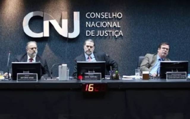 CNJ aprova retomada do auxílio-moradia para juízes