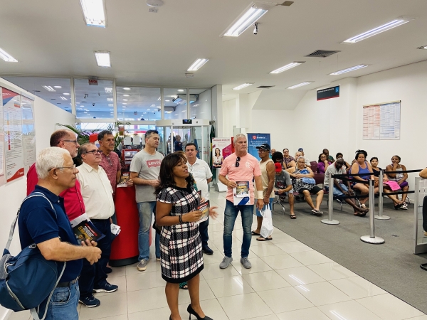 Em Nilópolis, Sindicato dos Bancários da Baixada Fluminense fala sobre a campanha &quot;Atendimento presencial nos bancos: é seu direito!&quot;