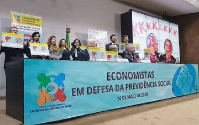 Economistas destroem &#039;mitos&#039; da &#039;reforma&#039; da Previdência e lançam manifesto