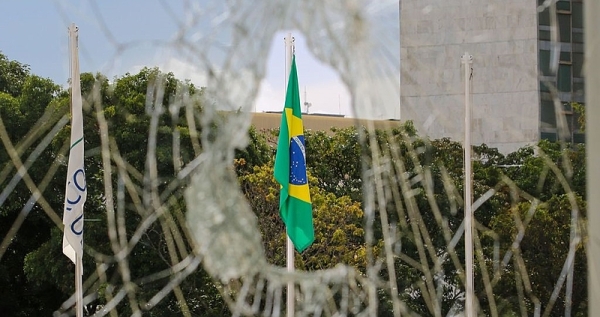 Mais de 75% dos brasileiros repudiam ações de terroristas em Brasília, diz Instituto Atlas