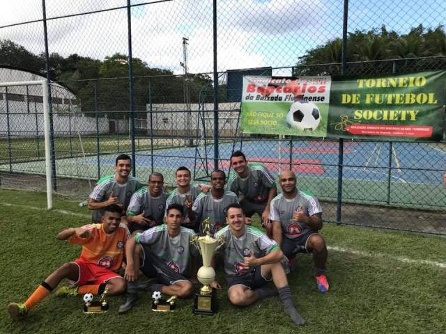 Plínio Casado é a equipe campeã do Torneio de Futebol Society dos Bancários