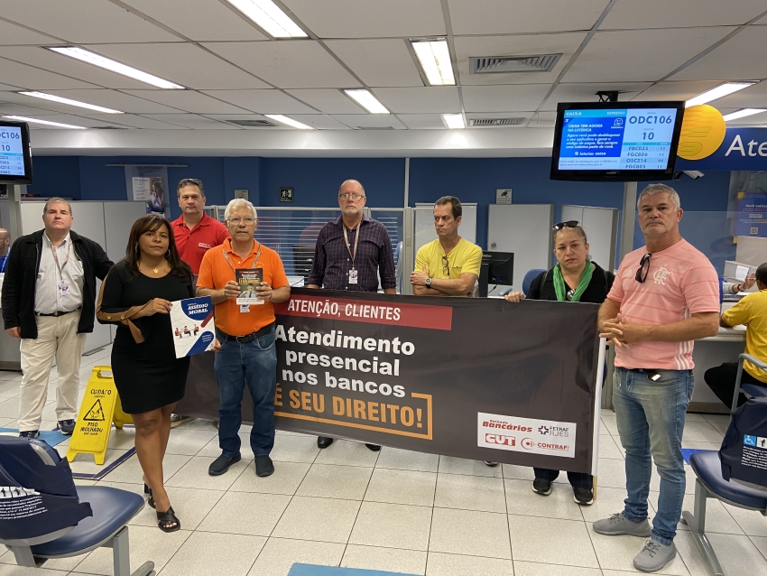 Agência da Caixa em Nova Iguaçu recebe visita do Sindicato