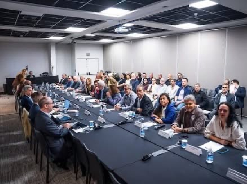 Campanha Nacional: Movimento sindical pleiteia mais vagas para PCDs, jornada 4x3 e garantia do direito à desconexão