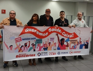 Sindicato realiza ato em agência da Caixa de Duque de Caxias