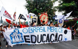 Norte e Nordeste abrem dia de manifestações contra cortes na educação e reforma da Previdência