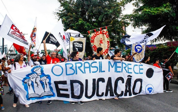 Norte e Nordeste abrem dia de manifestações contra cortes na educação e reforma da Previdência