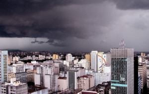 Só a superação do modelo capitalista pode conter a emergência climática, diz economista