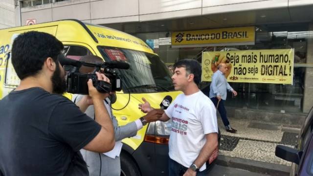 No Dia do(a) Bancário(a), BB lança campanha que reduz o emprego