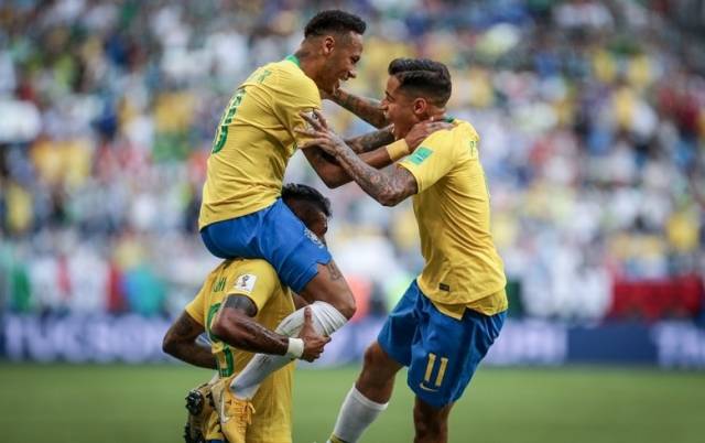 Brasil vence México por 2 a 0 e garante vaga nas quartas de final