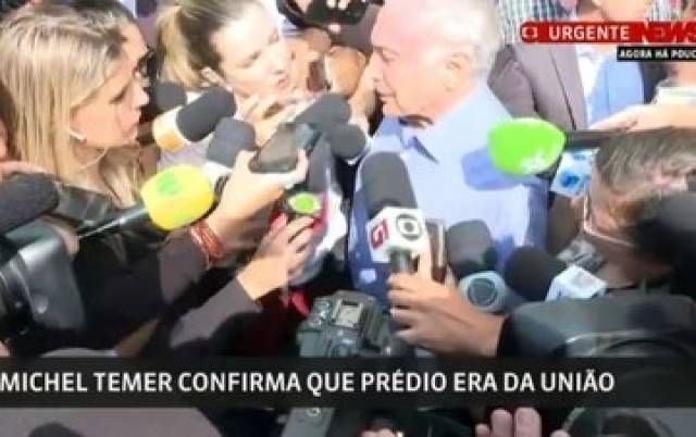 Temer vai a ocupação incendiada em SP sem ter o que dizer e é hostilizado