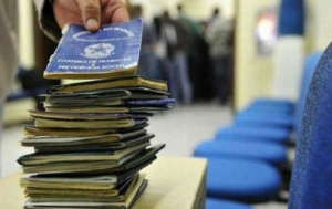 Programa de estímulo à contratação de jovens alivia empresas e prejudica desempregados