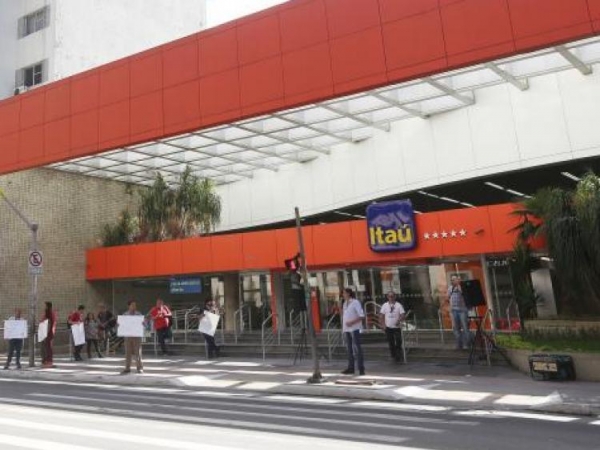 Bancários com mais tempo de casa sofrem descaso e discriminação no Itaú