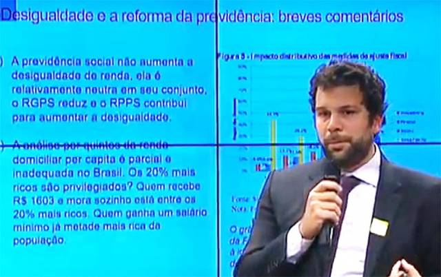 Reforma da Previdência é nebulosa e tira R$ 17 bi da economia, diz professor