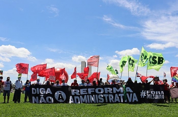 Trabalhadores reforçam ações no Distrito Federal contra a votação da PEC 32