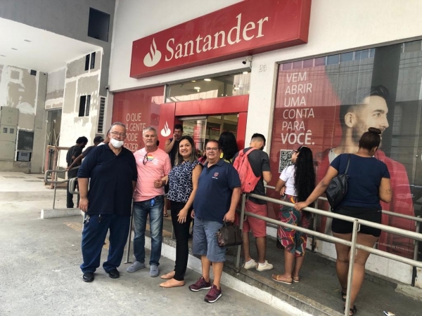 Funcionária do Santander é reintegrada pelo Sindicato dos Bancários da Baixada Fluminense