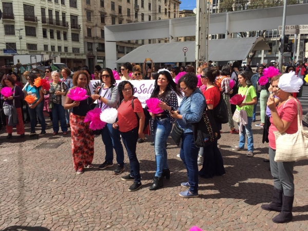 Mulheres se reúnem para 10º Abraço Solidário às vítimas da violência