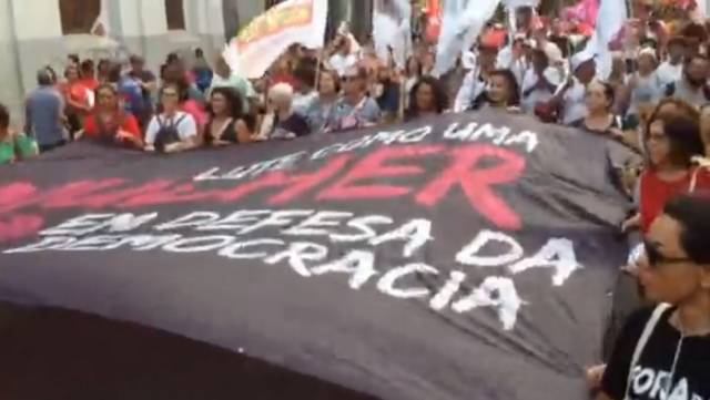 Bancários marcham em Salvador na abertura do Fórum Social Mundial