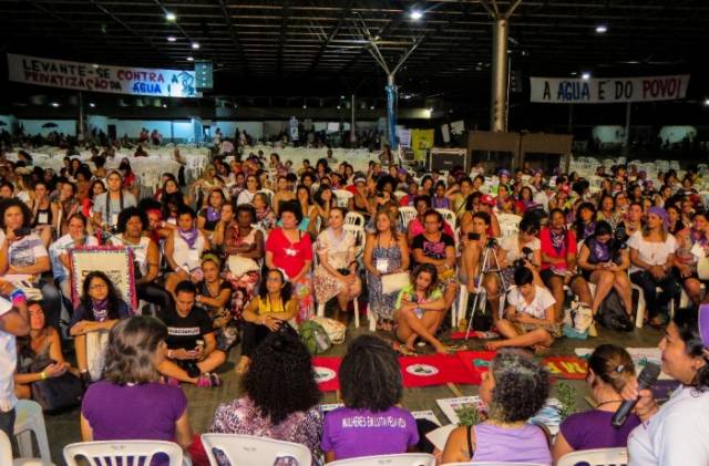 Feministas debatem a participação das mulheres na luta contra a mercantilização da água