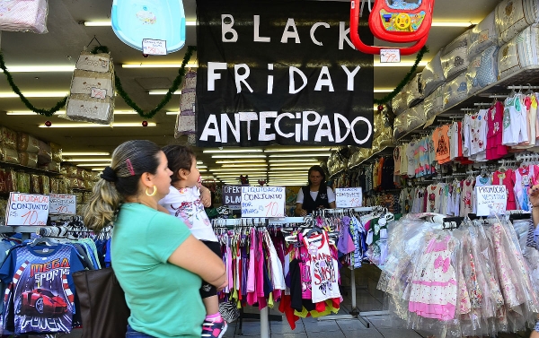 Black Friday: impulso consumista dos pais pode ser mau exemplo para as crianças