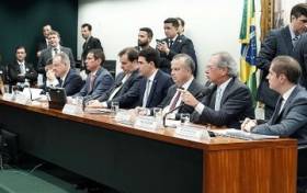 Para economista, reforma não combate privilégios: &#039;É muito hipocrisia&#039;