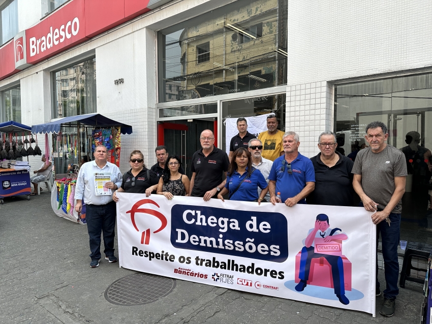 Sindicato protesta contra demissões do Bradesco em Nova Iguaçu