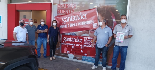 Bancários mantém protestos contra reestruturações no Santander