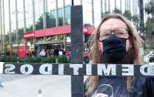 Bancários protestam contra demissões no Santander durante a pandemia