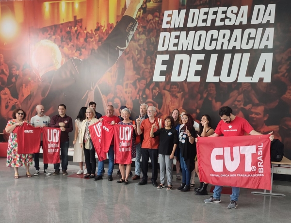 Delegação internacional de sindicalistas visita a CUT