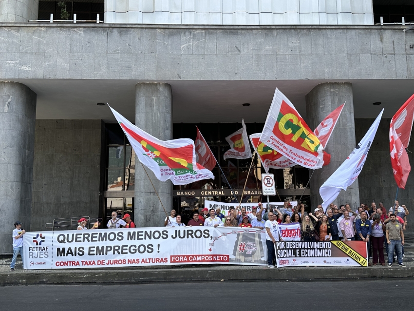 Sindicato dos Bancários da Baixada Fluminense participa de ato contra juros altos