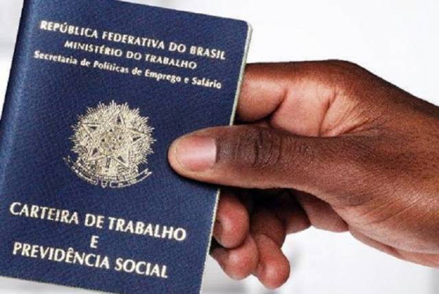 Negros enfrentam mais dificuldades que brancos no mercado de trabalho, diz MPT