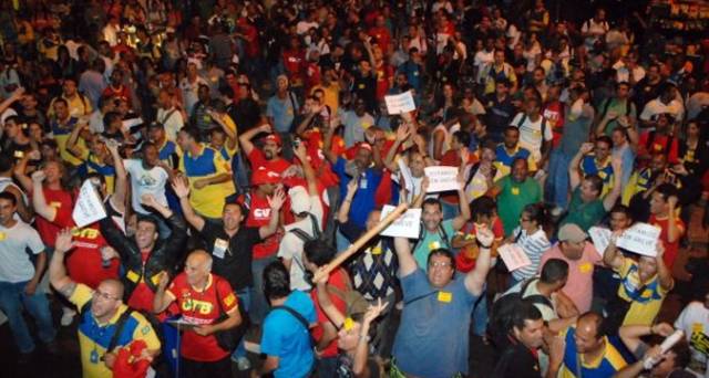 Em vez de negociar, Correios ameaçam trabalhadores em greve nacional