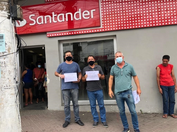 Sindicato dos Bancários da Baixada Fluminense faz ato no Santander pelo Dia Nacional de Luta contra Terceirização