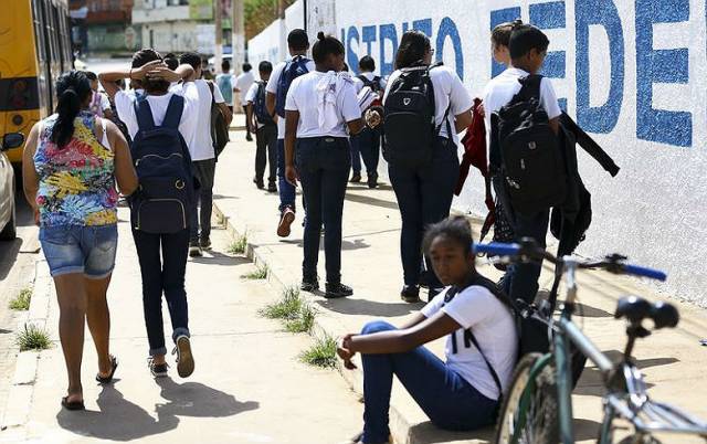 Retrato da desigualdade, municípios investem menos do que o mínimo em educação