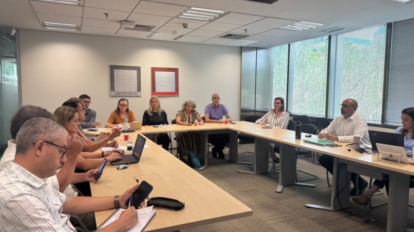 COE Santander cobra respeito à representação sindical e discute compliance, canal de denúncias e saúde mental