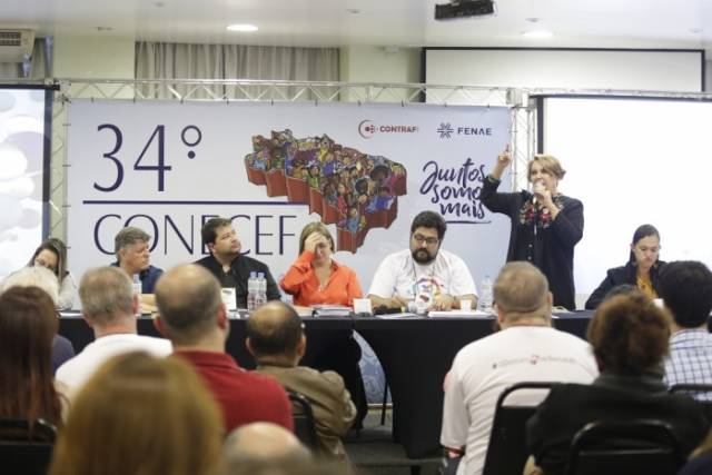 Painel do 34º Conecef sobre Caixa 100% pública é marcado por debates e lançamento de livro