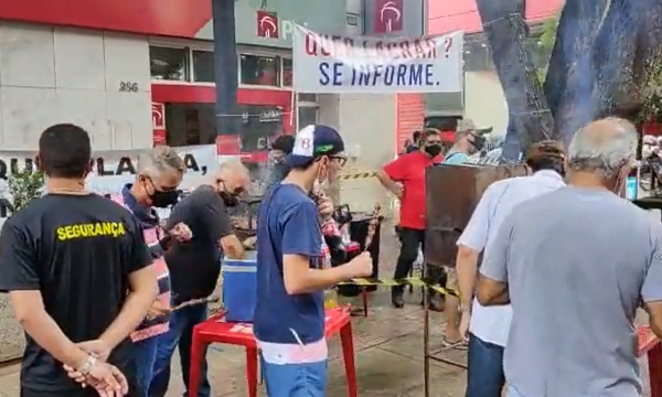 Pecuaristas protestam contra o Bradesco por vídeo sobre ‘Segunda sem carne’