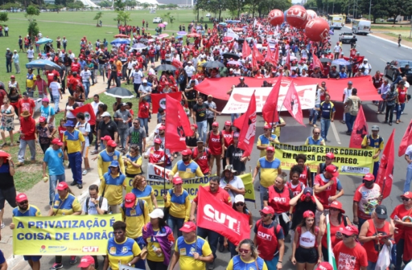 Bancários reforçam luta em defesa das estatais, em Brasília