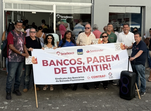Sindicato faz ato para protestar contra demiss&otilde;es e fechamento de ag&ecirc;ncias no Bradesco